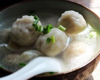 福建人炖汤放的像细树根一样的中药叫什么，各地立冬吃什么