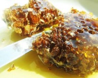 蜂胶的作用与功效(蜂胶的作用与功效吃法)